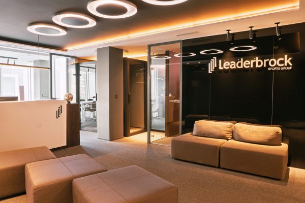 HALL OFICINA LEADERBROCK